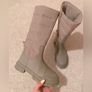 ZARA Kids Rubberized Quilted Boots in Khaki Green US SIZE 1